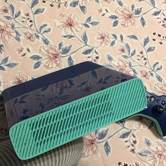 Microsoft Xbox 360 E Blue Console with Controller